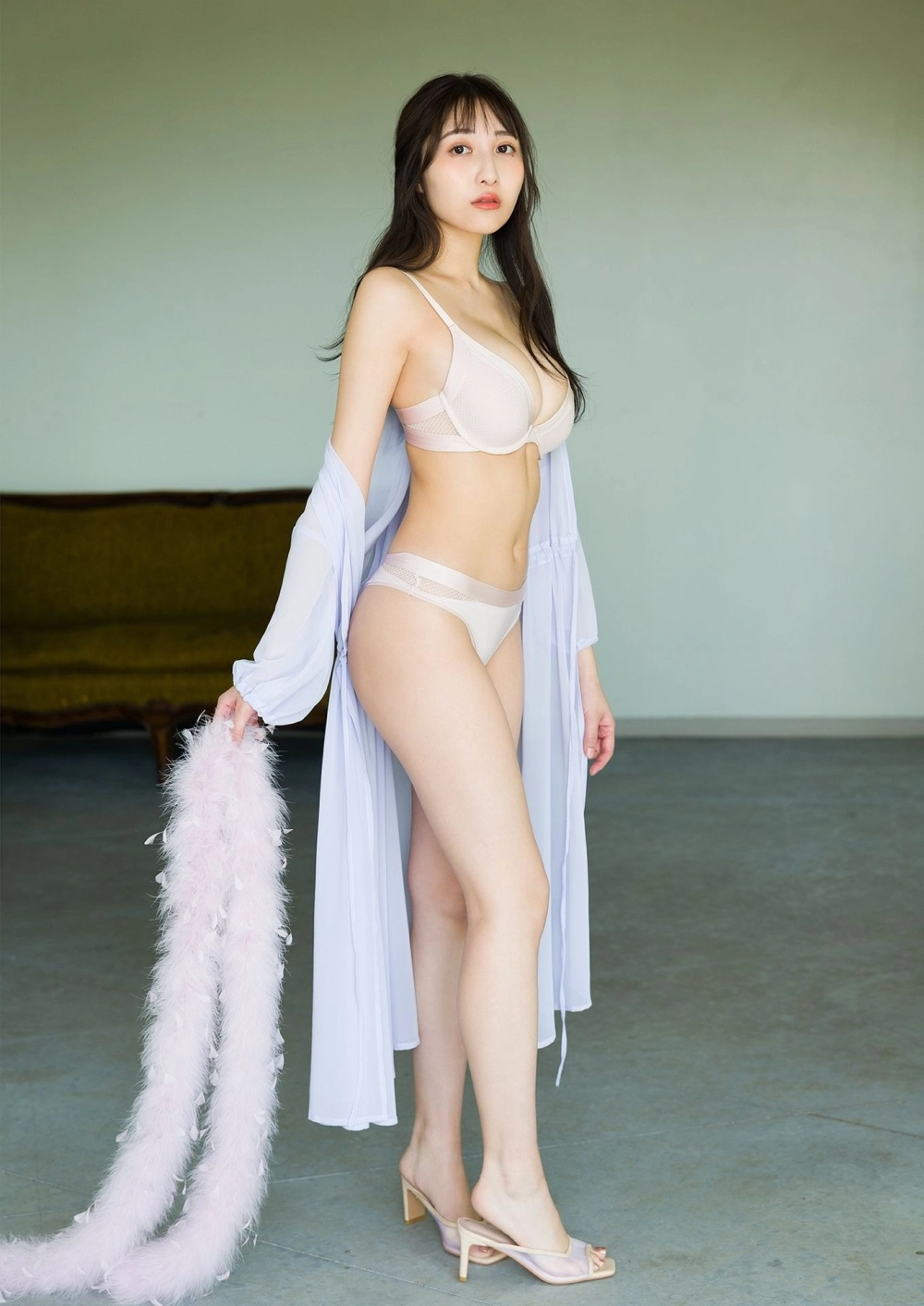 Risa Tsuji smooth confidence radiating intimate attraction