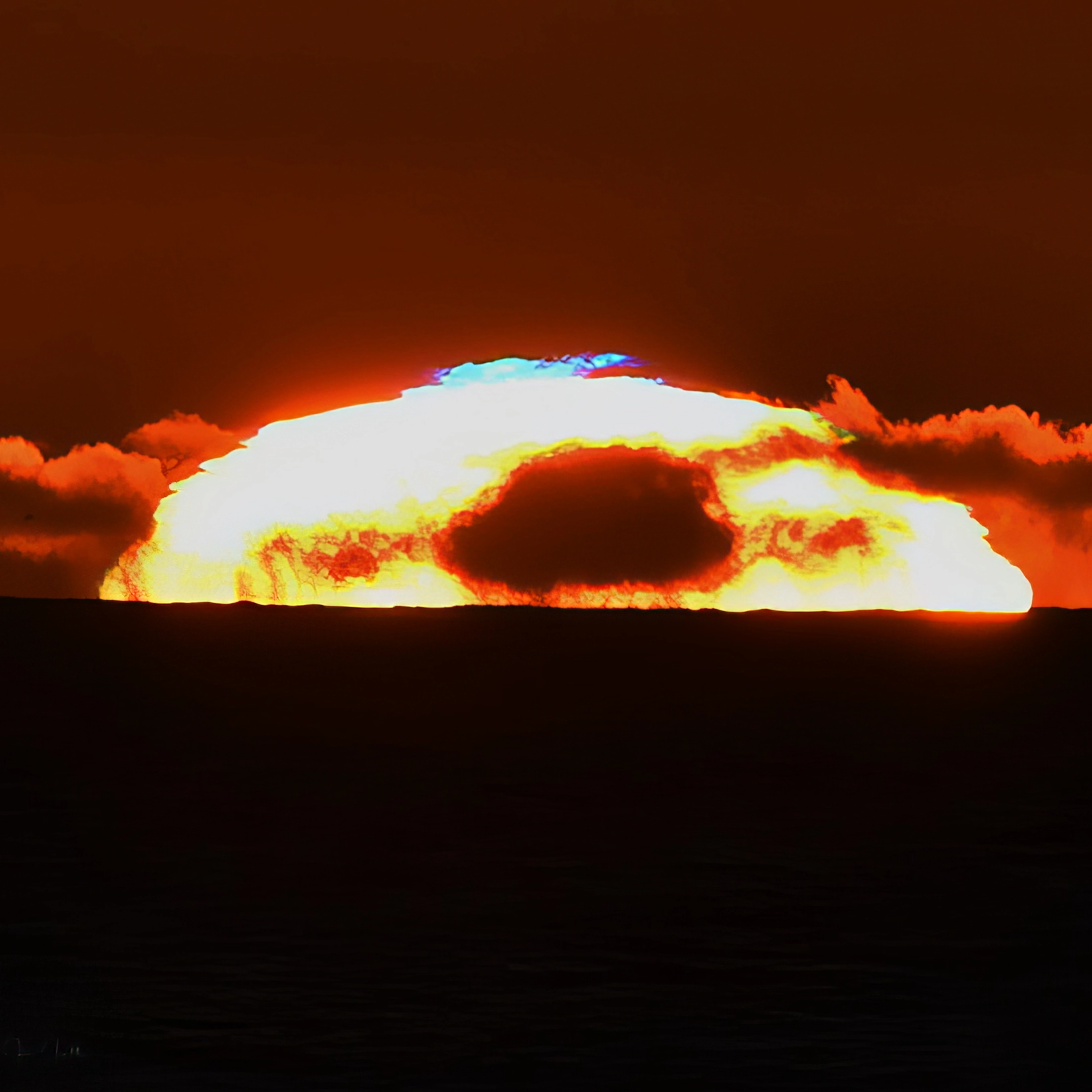 A spectacular green flash observed over the ocean.