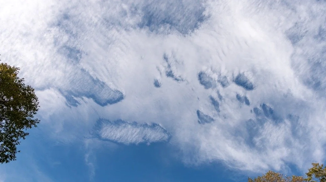 Cirrocumulus stratiformis undulatus cavum cloud formation