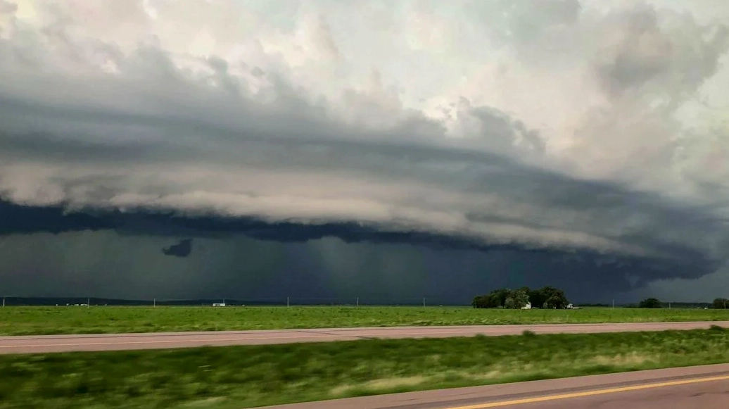 Cumulonimbus arcus praecipitatio pannus (Cb arc pra pan) formation