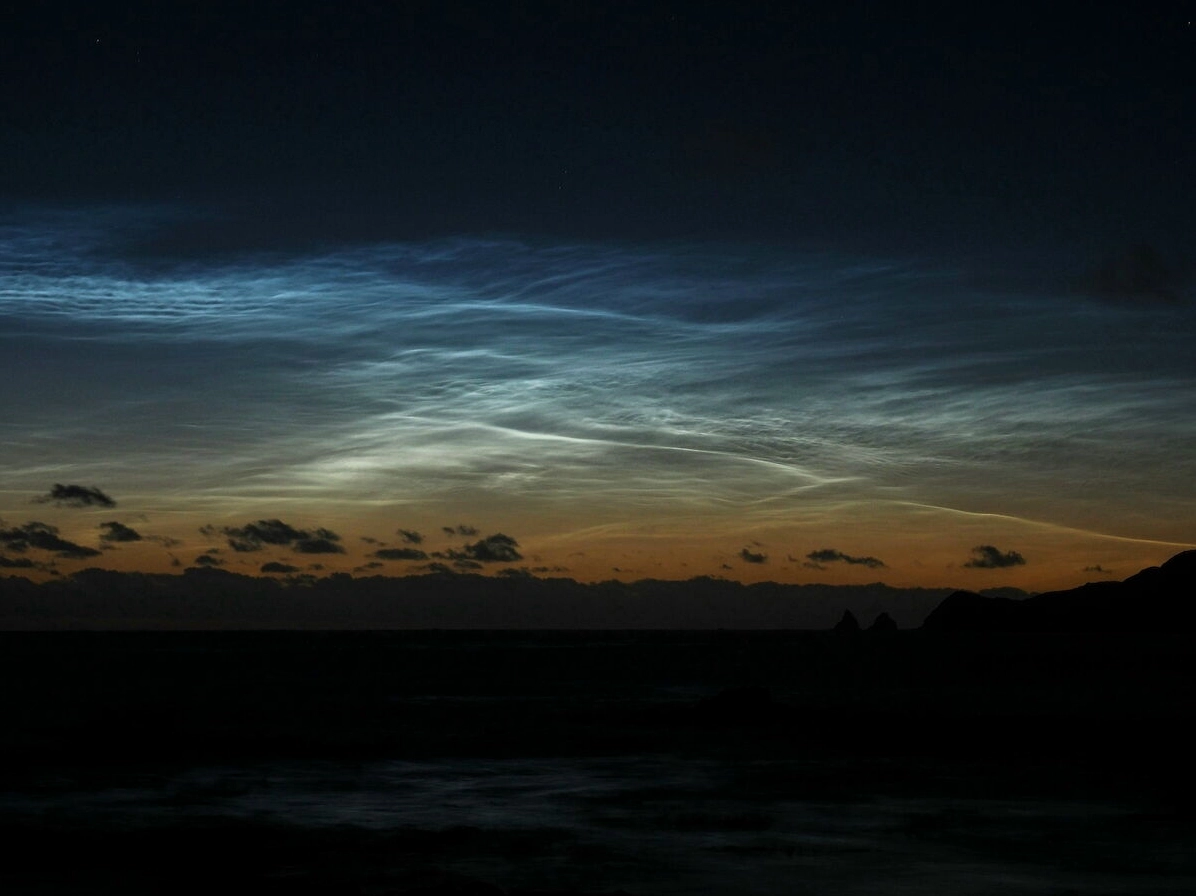 Dense formation of noctilucent clouds