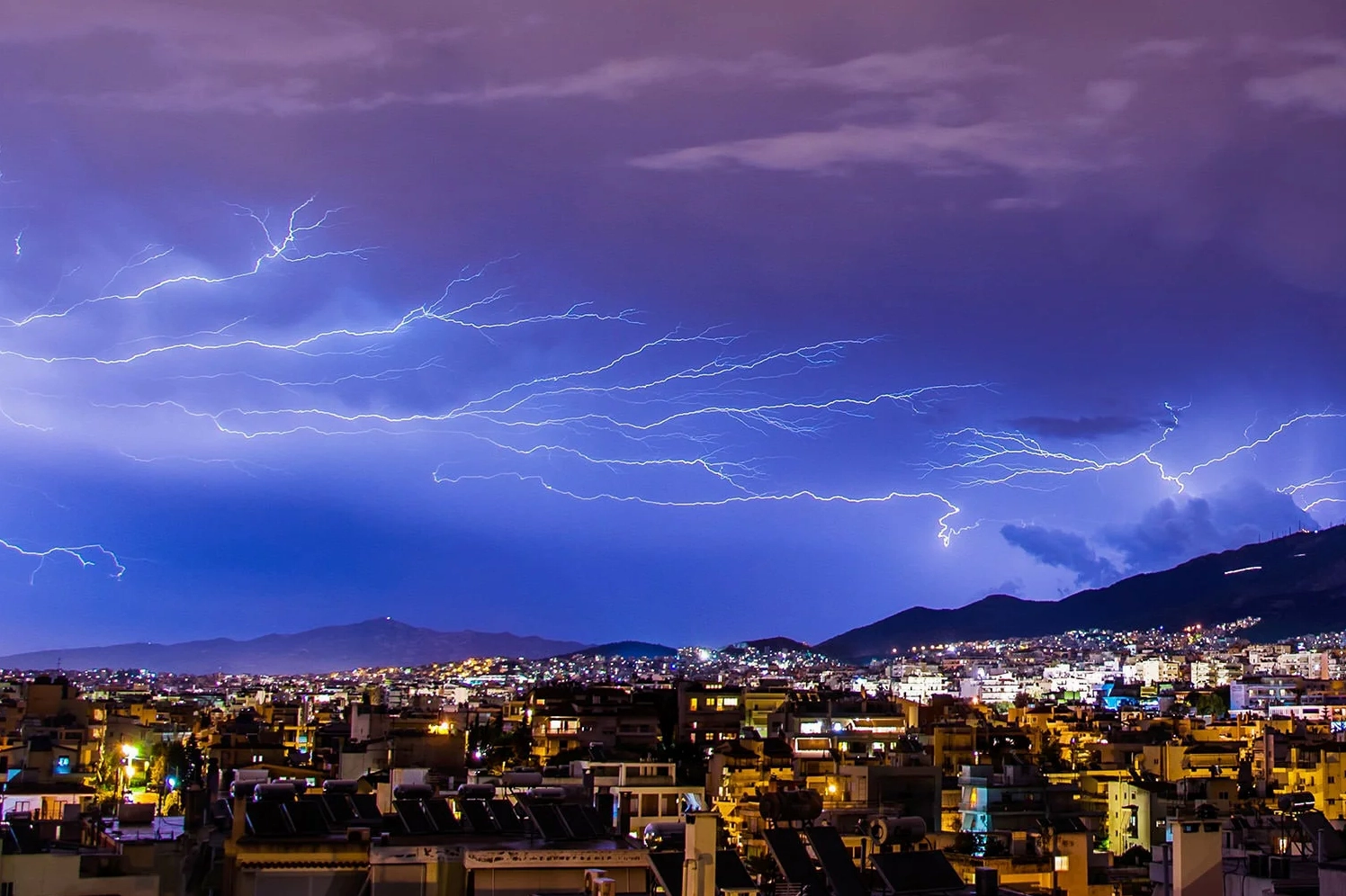 Diagram illustrating a positive cloud-to-ground lightning strike.