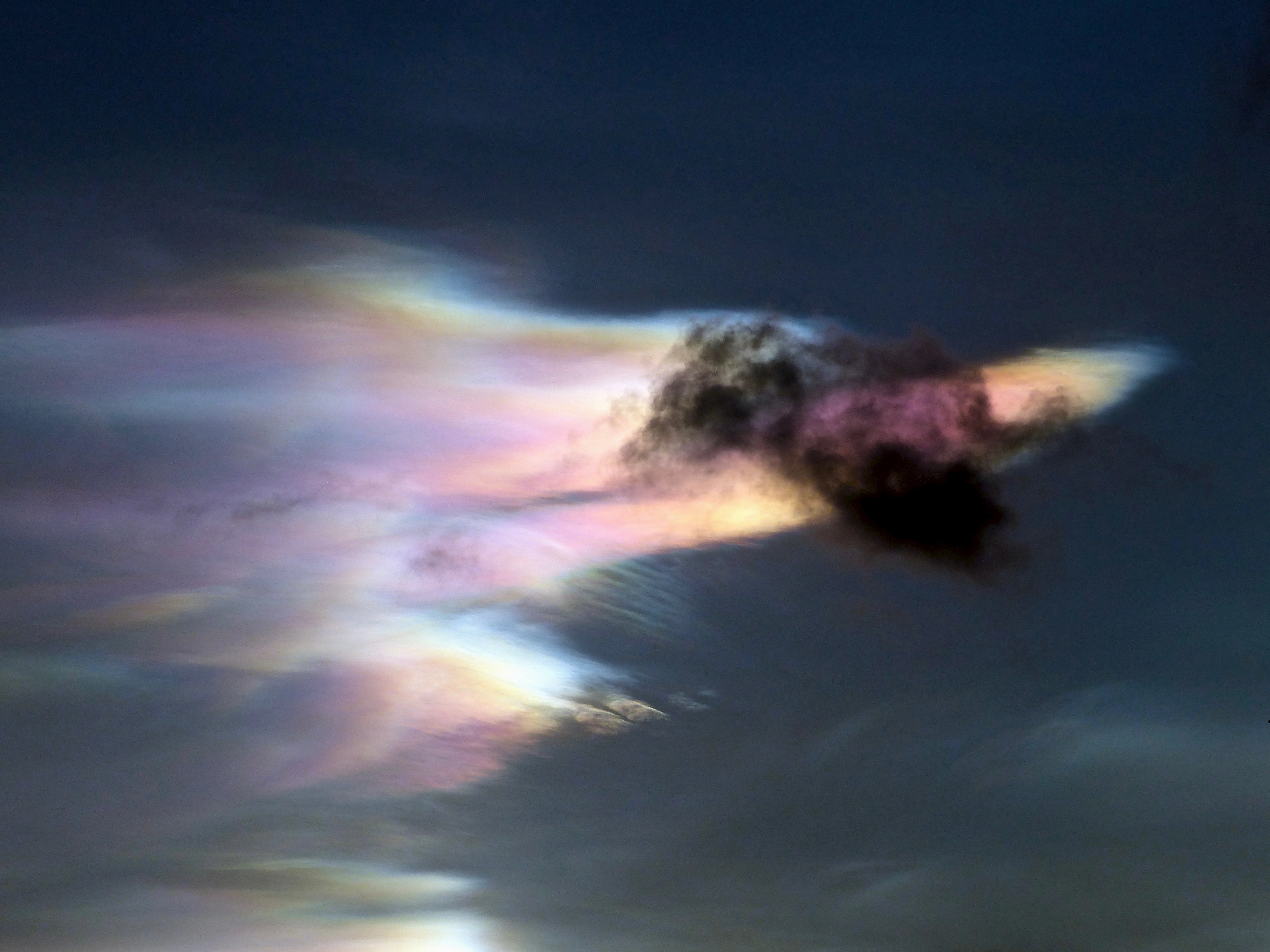 Nacreous clouds photographed at 8:48 AM by Cata4ic in February 2016