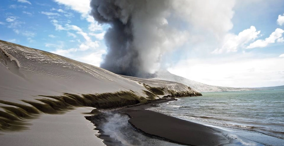 Volcanic ash dunes, a natural phenomenon with atmospheric implications