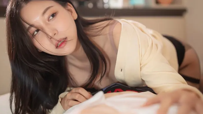 Explore the latest Baebae photo gallery online today