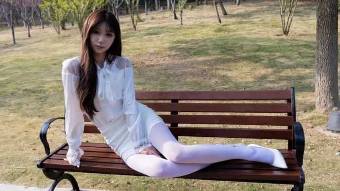 Effortless elegance - Bubble's photoshoot in nature