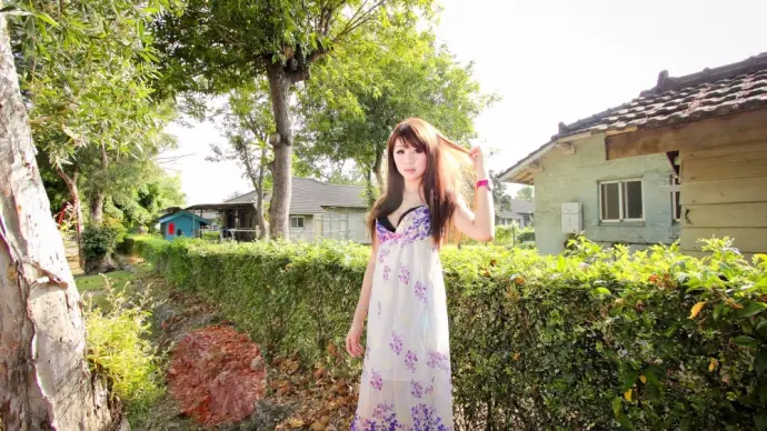 Chen Yanan redefines Taiwanese beauty with sensual grace