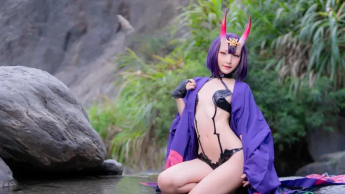 COSER Xiaoding's breathtaking sexy cosplay looks