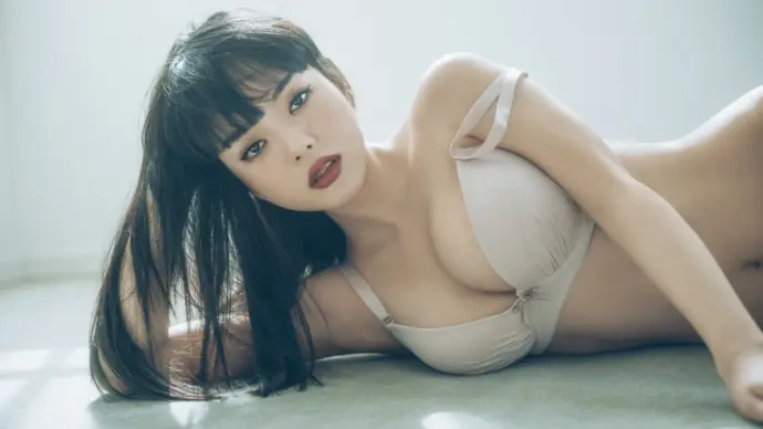 Stunning EIMI photo collection that captures her style