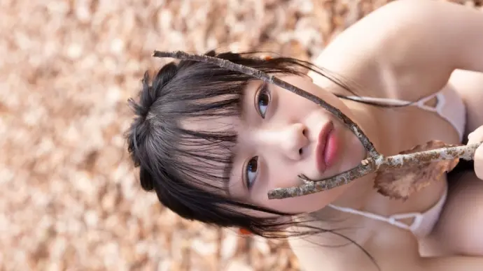 Discover Komaki Mineshima’s captivating Japanese charm