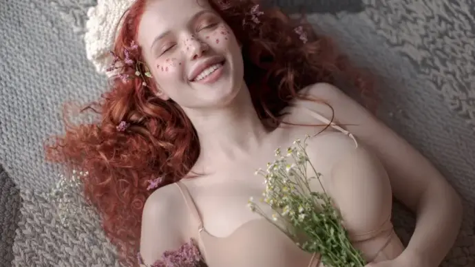 Rare Lada Lyumos lingerie photo captures global attention