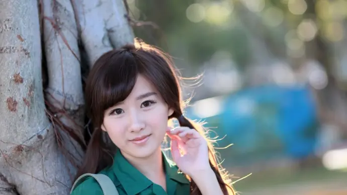 Li Sixian stuns fans with flawless beauty and soft allure