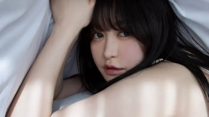 Sensual and soft Moe Iori images that mesmerize all