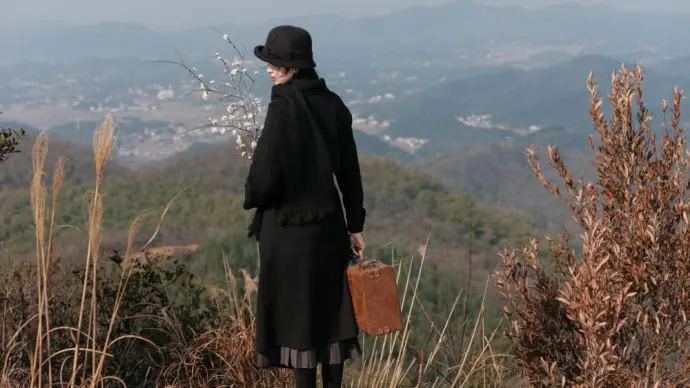 Golden hour magic with Rong Er in an outside photo set