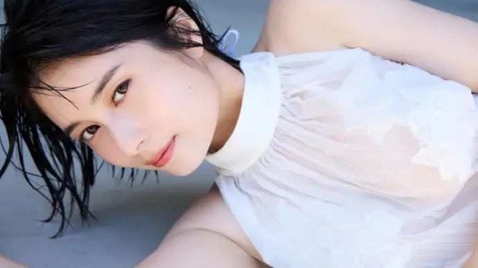 Sakurako Okubo mesmerizes Japan with her seductive charm