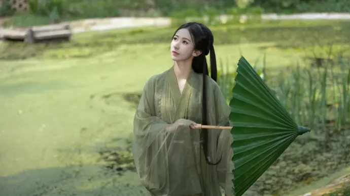 Discover the delightful classical portraits of To Xiao Bei