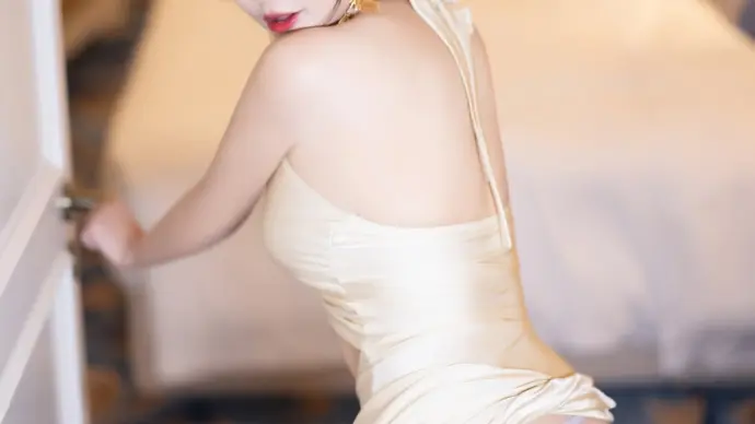 The divine elegance of Wang Xinyao in 20+ photos