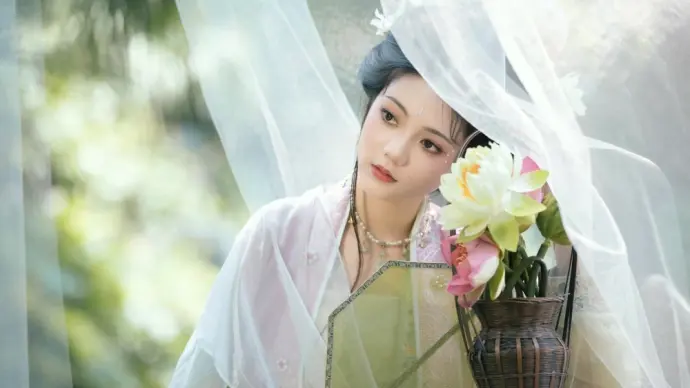 A high-fashion outdoor shoot with Wu Ying Kunkun