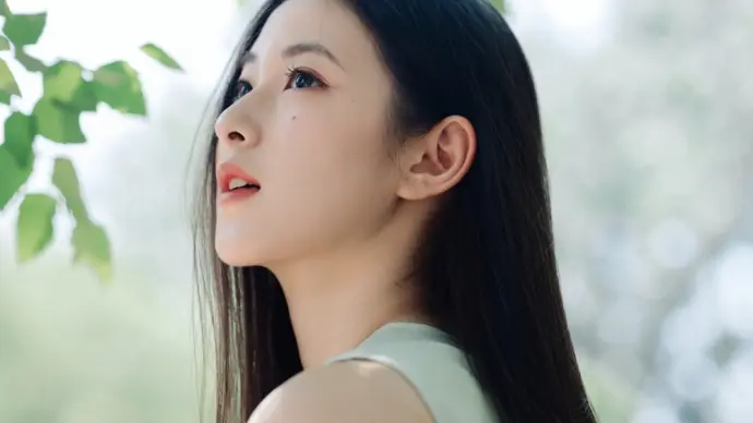 Experience the breathtaking beauty of Yu Han today