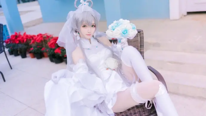 Yui Goldfish - A catch in a sexy wedding dress