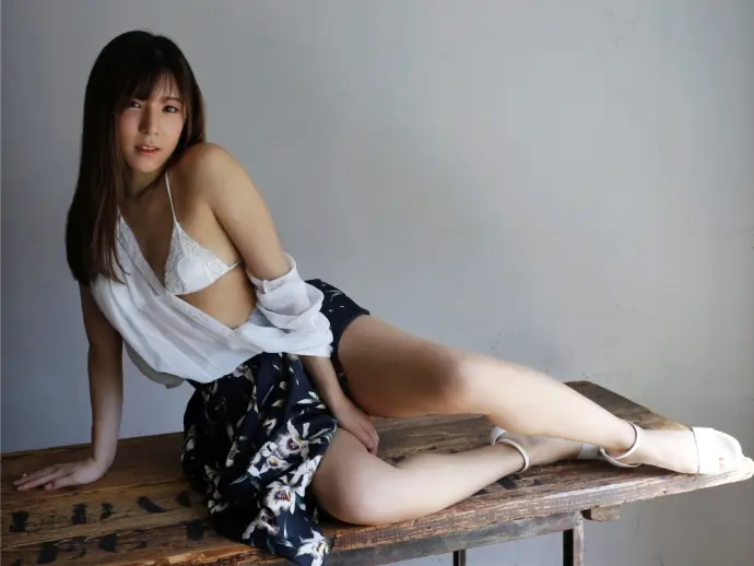 Explore Asami Natsumoto beauty in hot Japanese shoots