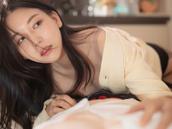 Explore the latest Baebae photo gallery online today