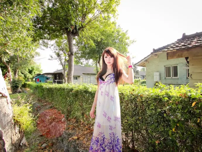 Chen Yanan redefines Taiwanese beauty with sensual grace