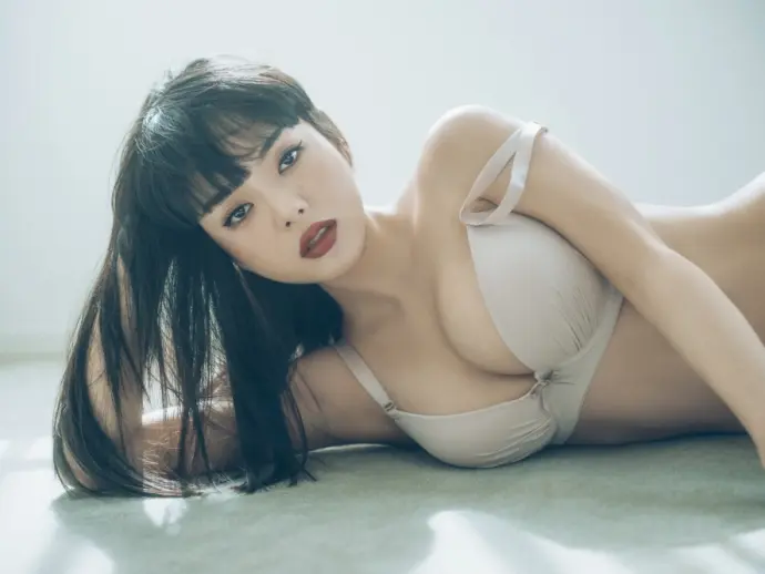 Stunning EIMI photo collection that captures her style