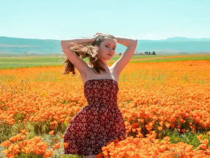 Emily Bloom outside photo reveals her latest outdoor fashion