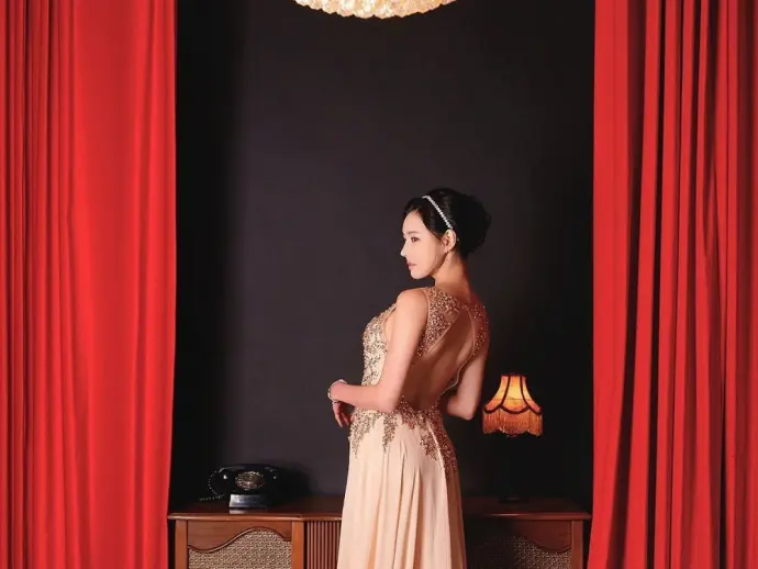 Han Jiaen photo collection reveals her timeless beauty