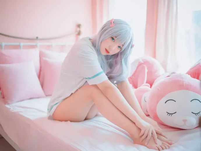 Jiang Renqing photo collection reveals rare elegance