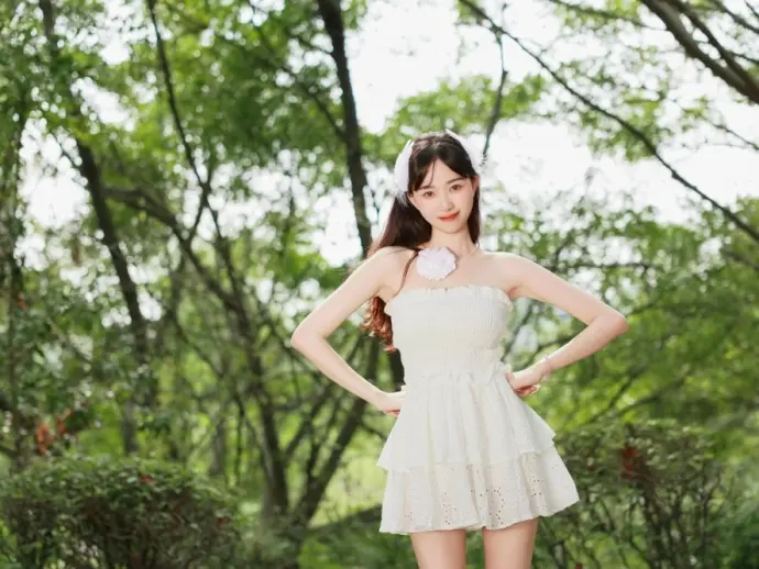 Chasing sunlight with Jiu Jiu - An exclusive photo set