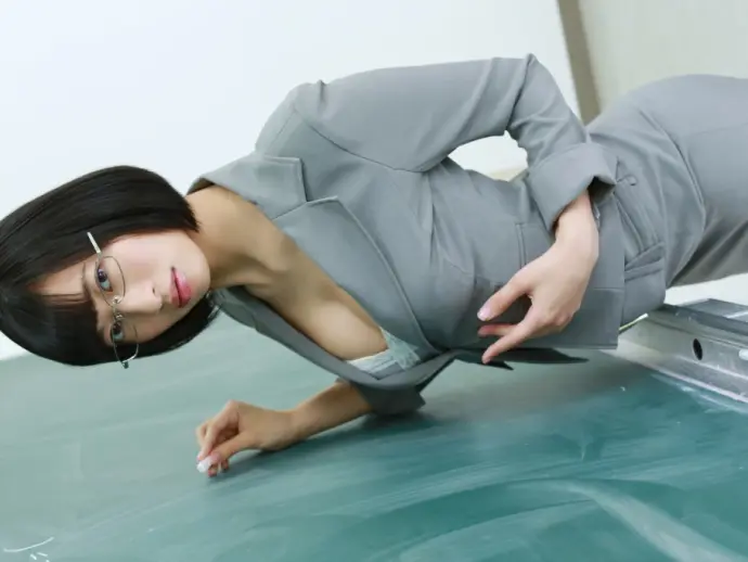 The captivating elegance of Japanese model Kuramochi Yuka