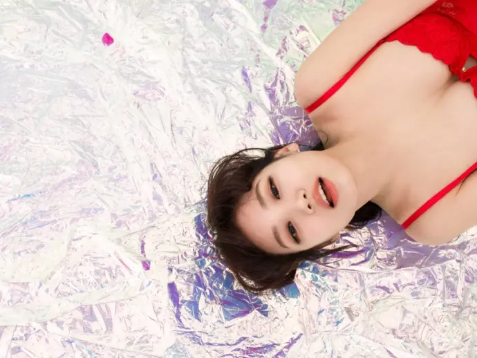 Discover stunning moments in LEEHEE photo gallery now