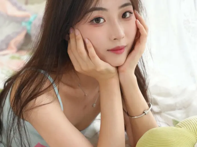 The lovely and dreamlike photo gallery of Mifu Girl