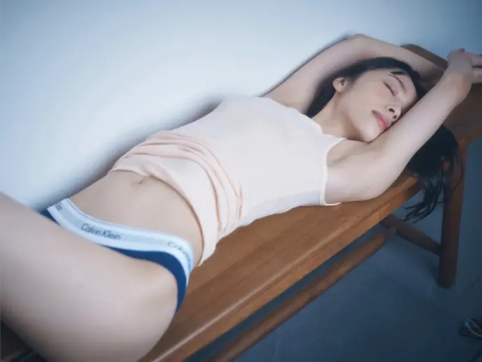 Stunning Misaki Jinbu captivates fans with hot images