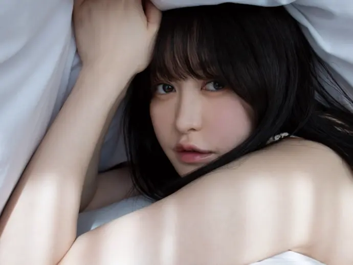 Sensual and soft Moe Iori images that mesmerize all