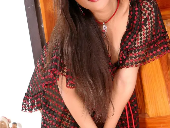 Thailand’s hot model Nattheera Raiwan in stunning shots