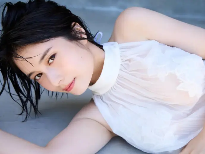 Sakurako Okubo mesmerizes Japan with her seductive charm