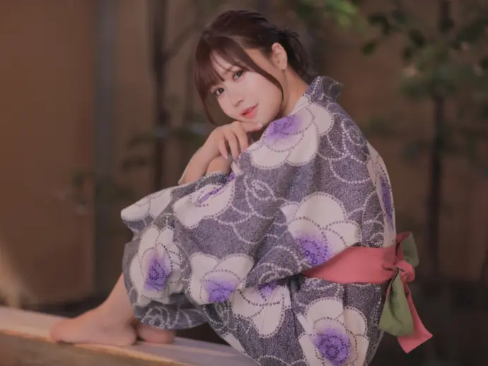 Sugasawa Yuka shines with timeless Japanese sensual beauty