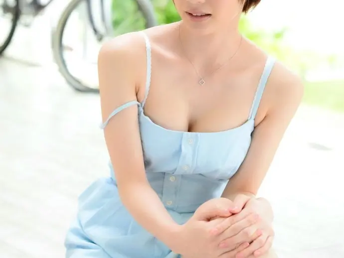 Suzumura Airi stunning Japanese girl with sensual appeal