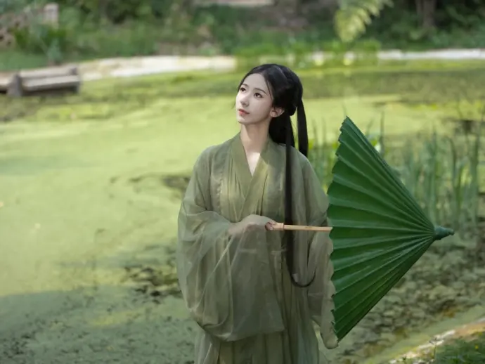 Discover the delightful classical portraits of To Xiao Bei