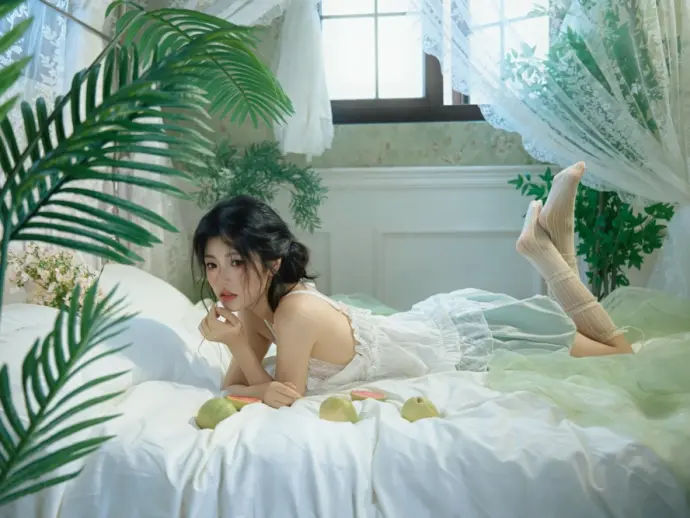 A gallery of Xingxing's best outdoor moments