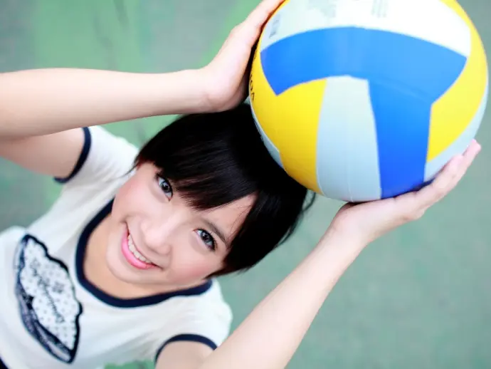 Yu Chengjing captivates with her elegant sensual beauty