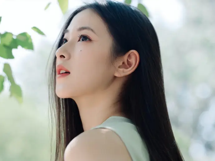 Experience the breathtaking beauty of Yu Han today