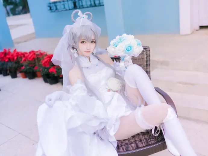 Yui Goldfish - A catch in a sexy wedding dress