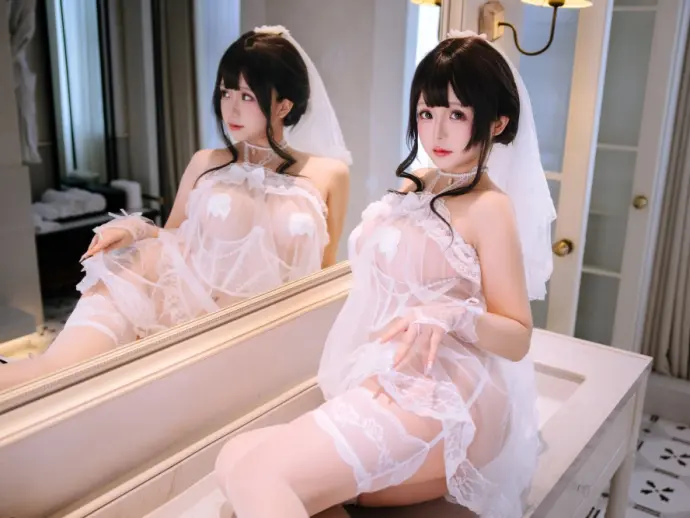 Yuuhui's breathtakingly sexy wedding dress collection